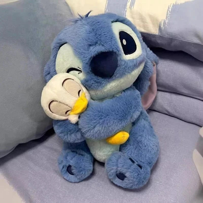 Pelúcia Stitch Patinho Amigo – Grande Antialérgico 30cm